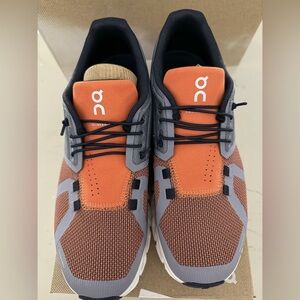 On cloud men’s 7.5 cloud 5 combo- new in box